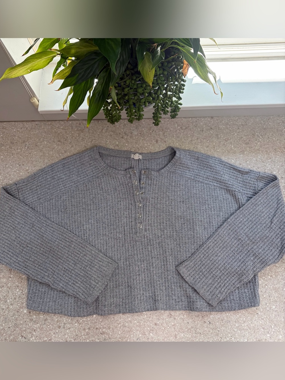 Garage waffle cropped Henley long sleeve size small